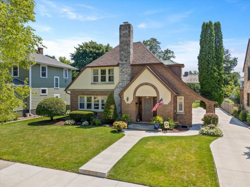 117 Lake Ct, Sheboygan, WI, 53081-2925 | Card Image