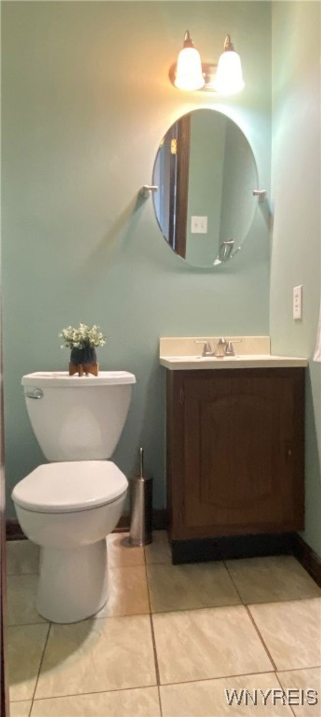 1st floor powder room | Image 10