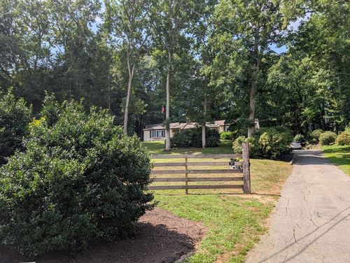 37 Brookside Dr, Wilbraham, MA, 01095-2122 | Card Image