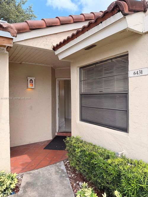 6431 Nw 171st St, Hialeah, FL, 33015-4615 | Card Image