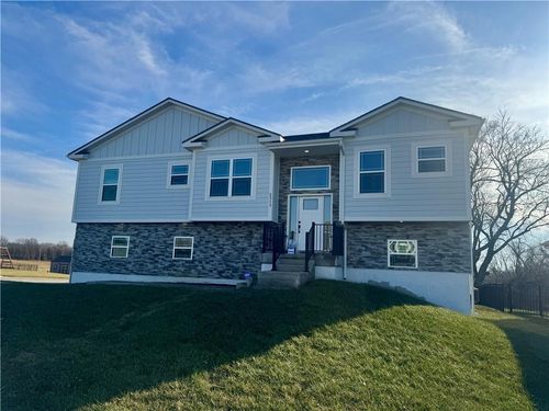 2313 Burris Dr, Harrisonville, MO, 64701-4117 | Card Image