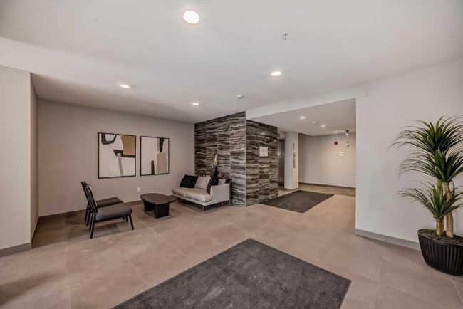 405 - 200 Shawnee Square Sw, Home with 2 bedrooms, 2 bathrooms and 1 parking in Calgary AB | Image 4