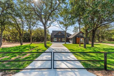 View of front facade with a front yard | Image 2