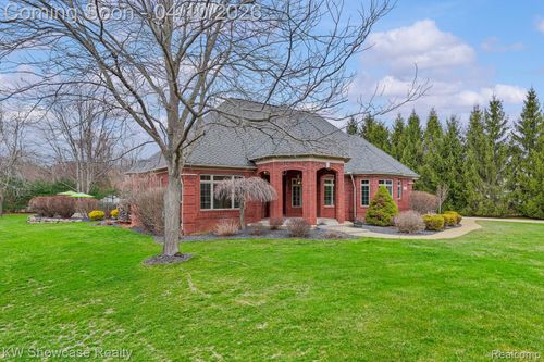 2901 Vero Dr, Highland, MI, 48356-2258 | Card Image