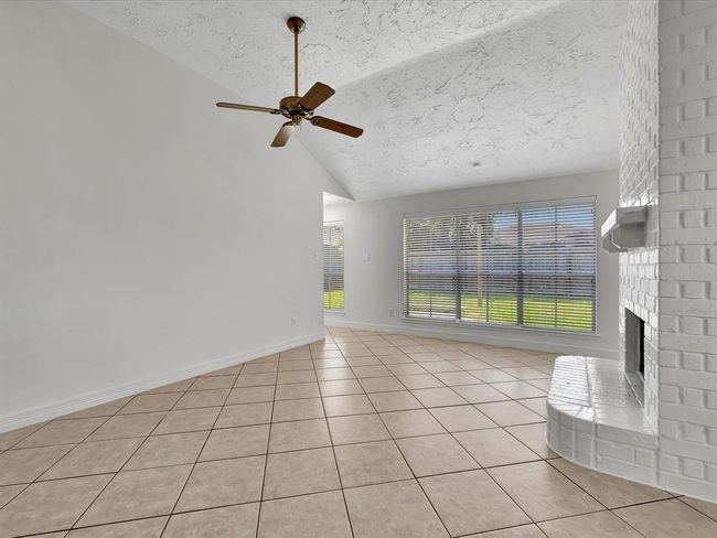 403 Elder Vista Dr, House other with 3 bedrooms, 2 bathrooms and 2 parking in Webster TX | Image 8