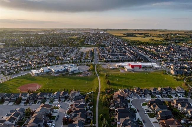 310 Kingsbury View Se, House other with 4 bedrooms, 4 bathrooms and 5 parking in Airdrie AB | Image 46