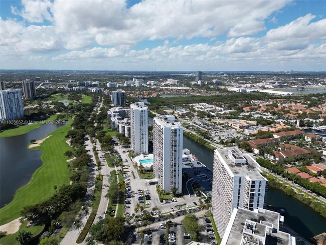 APT-1906 - 3675 N Country Club Dr, Condo with 2 bedrooms, 2 bathrooms and null parking in Aventura FL | Image 27