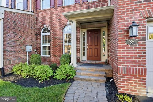35 Rittenhouse Cir, NEWTOWN, PA, 18940-1187 | Card Image