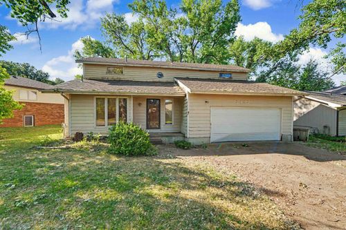 2132 Country Hills Rd, Salina, KS, 67401-8435 | Card Image