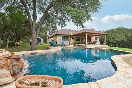 9212 Shady Meadow Dr, Boerne, TX, 78006-5528 | Card Image