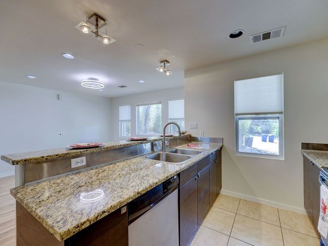2 - 400 E 33 Rd St, Condo with 3 bedrooms, 3 bathrooms and 2 parking in Austin TX | Image 14