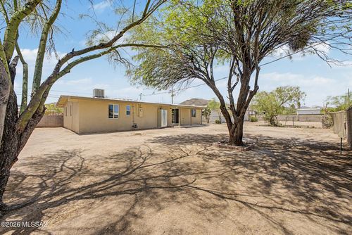 1212 W Fresno St, Tucson, AZ, 85745-2709 | Card Image