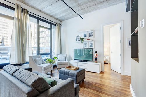 803-1070 Rue De Bleury, Montréal, QC, H2Z1N3 | Card Image