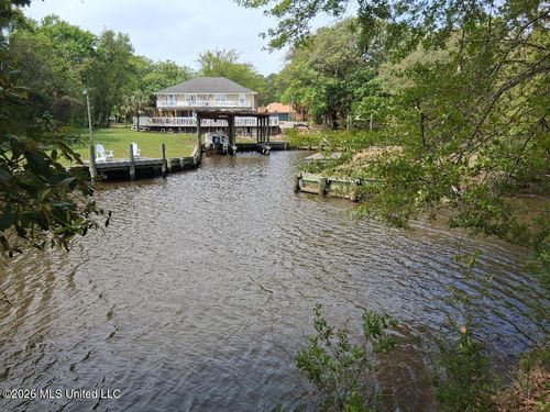 2101 Sandalwood Pl, Gautier, MS, 39553-7705 | Card Image