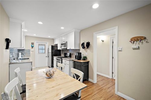 2404 Niagara Way, Costa Mesa, CA, 92626-6537 | Card Image