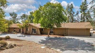 5263 Horseshoe Bend Avenue, House other with 4 bedrooms, 3 bathrooms and null parking in Clovis CA | Image 2