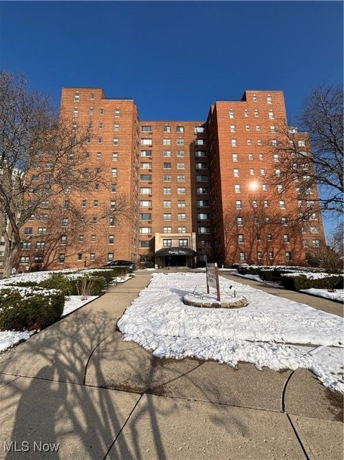 11720 Edgewater Dr, Lakewood, OH, 44107-1774 | Card Image