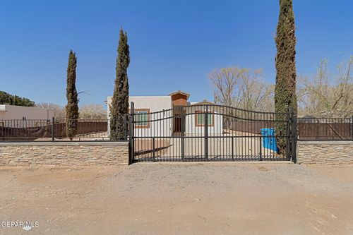 421 Valle Los Nogales Dr, Socorro, TX, 79927-3431 | Card Image