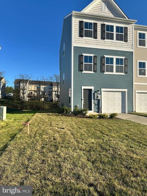 211 Cooperage Rd, INWOOD, WV, 25428-4021 | Card Image