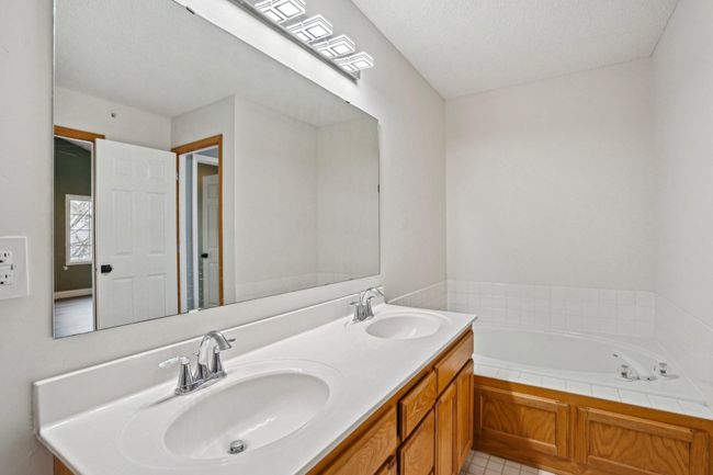 25-web-or-mls-Niagara Ln-2204-025.jpg | Image 20