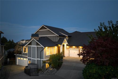 2287 Nicklaus Dr, Victoria, BC, V9B0L2 | Card Image