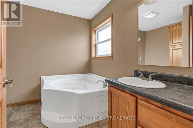 659 Port Maitland Road, Home with 3 bedrooms, 2 bathrooms and 2 parking in Haldimand (Dunnville) ON | Image 18