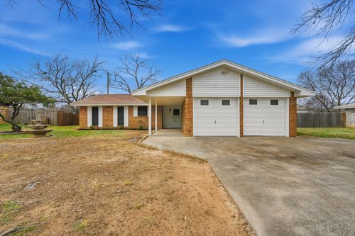 1204 Zahara St, Bowie, TX, 76230-3313 | Card Image