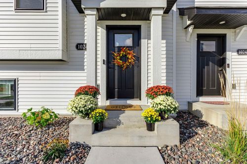 10244 Birchwood Cir, Victoria, MN, 55318-7454 | Card Image