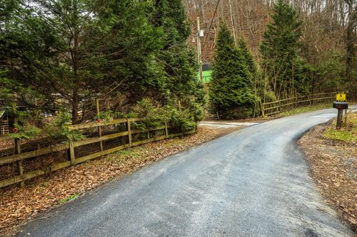 433 Steve Brown Rd, Bean Station, TN, 37708-3217 | Card Image