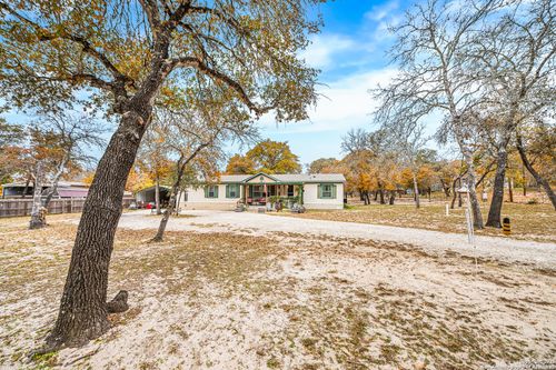 690 Cherry Rdg, Floresville, TX, 78114-4215 | Card Image
