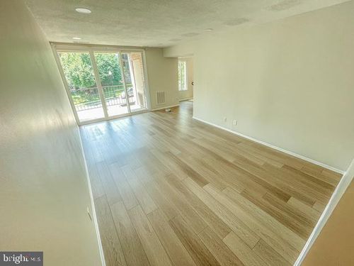 102-5009 7th Rd S, ARLINGTON, VA, 22204-2525 | Card Image