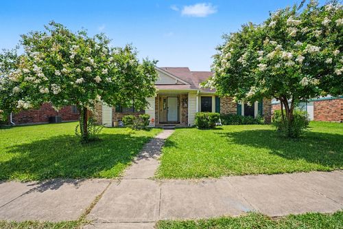 4510 Bridgeport Dr, Garland, TX, 75043-4101 | Card Image