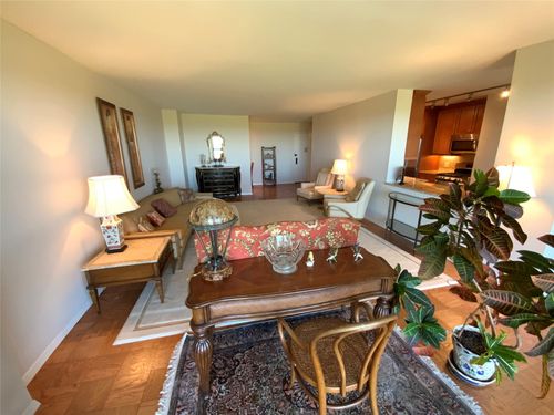 apt-29h-27010 Grand Central Pkwy, Floral Park, NY, 11005-1129 | Card Image