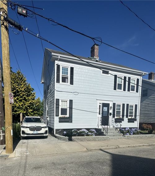 5 Byrnes St, Newport, RI, 02840-4061 | Card Image