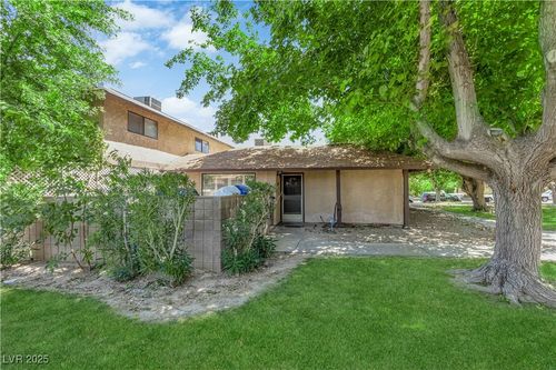 5083 Village Dr, Las Vegas, NV, 89142-1805 | Card Image