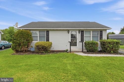 117 Liberty Dr, New Oxford, PA, 17350-9379 | Card Image
