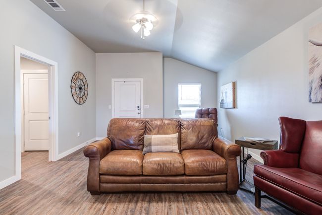404 E 31 St St, House other with 3 bedrooms, 2 bathrooms and null parking in Wolfforth TX | Image 5