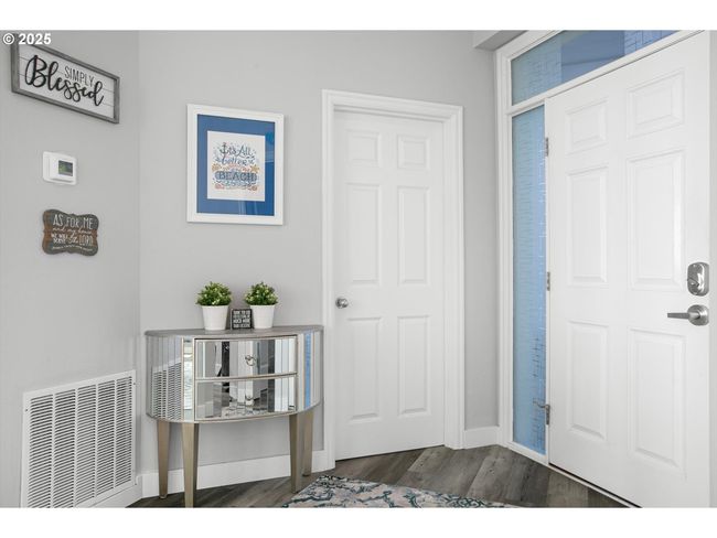 5852 Sw Cupola Dr, Condo with 2 bedrooms, 2 bathrooms and 1 parking in South Beach OR | Image 18