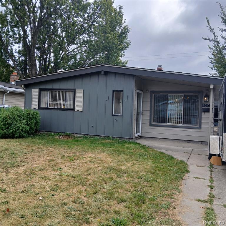 Harry Ave, Hazel Park, MI 48030