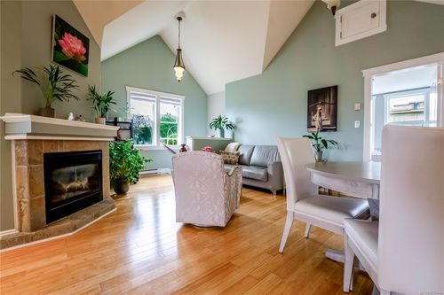 3-1376 Pandora Ave, Victoria, BC, V8R1A3 | Card Image