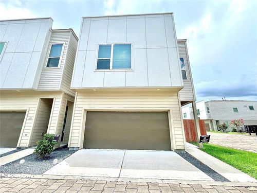 613 Thornton Oaks Ln, Houston, TX, 77018-1585 | Card Image