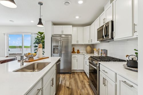 5351 Long Pointe Pass, Woodbury, MN, 55129-6305 | Card Image