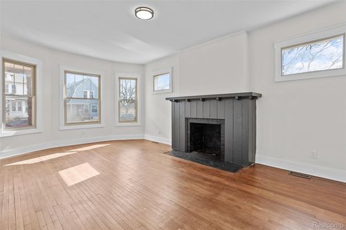 900 Hazelwood St, Detroit, MI, 48202-1718 | Card Image
