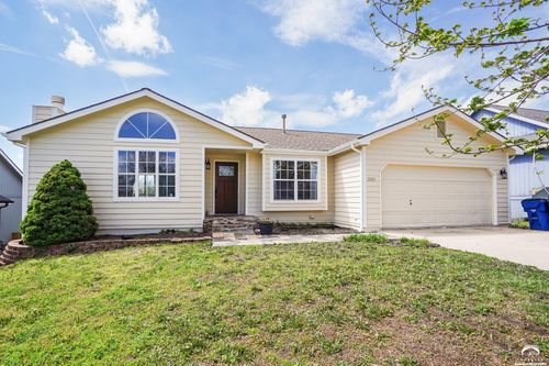 2429 Via Linda Dr, Lawrence, KS, 66047-3316 | Card Image