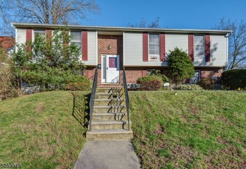 540 Centre St, South Orange, NJ, 07079-2427 | Card Image