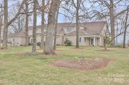 2425 Country Club Rd, Yadkinville, NC, 27055-5124 | Card Image