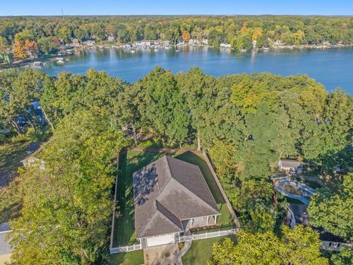 7811 N 39th St, Augusta, MI, 49012-9275 | Card Image