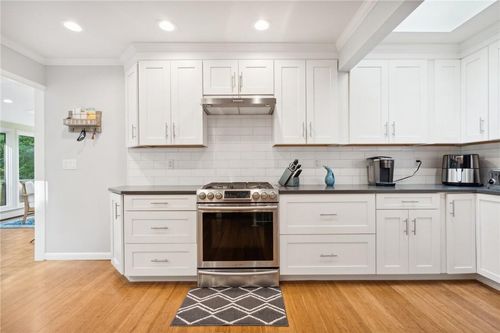 8 Oak Tree Dr, Cornwall, NY, 12518-1802 | Card Image