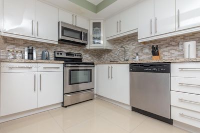 1511 - 19370 Collins Ave, Condo with 1 bedrooms, 1 bathrooms and null parking in Sunny Isles Beach FL | Image 3