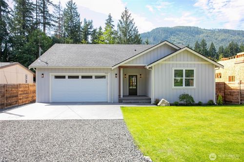 7933 Oregon Trl, Maple Falls, WA, 98266-7814 | Card Image